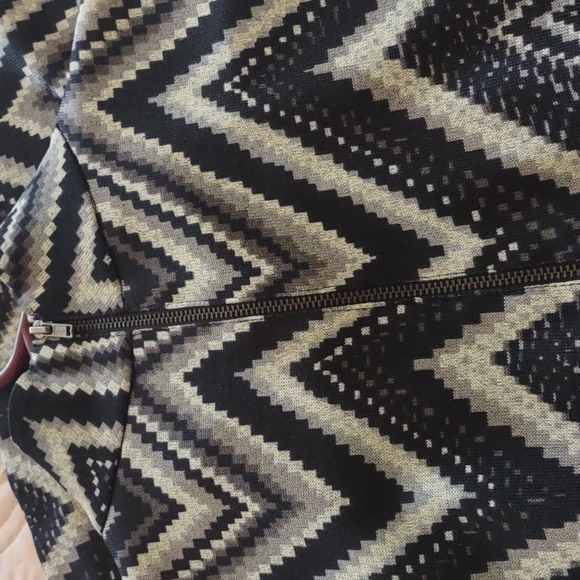 So figure flattering.zig zag pattern - Picture 4 of 6